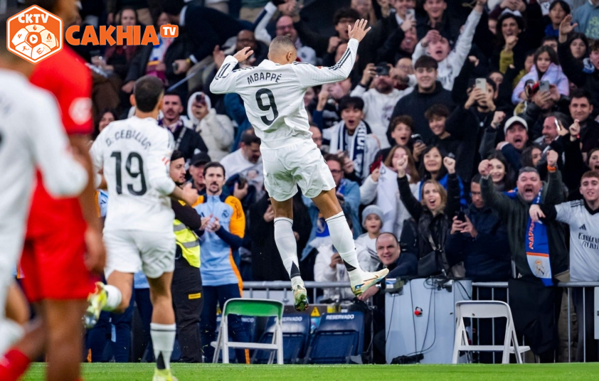 Mbappe mở tỷ số (Ảnh: Getty).